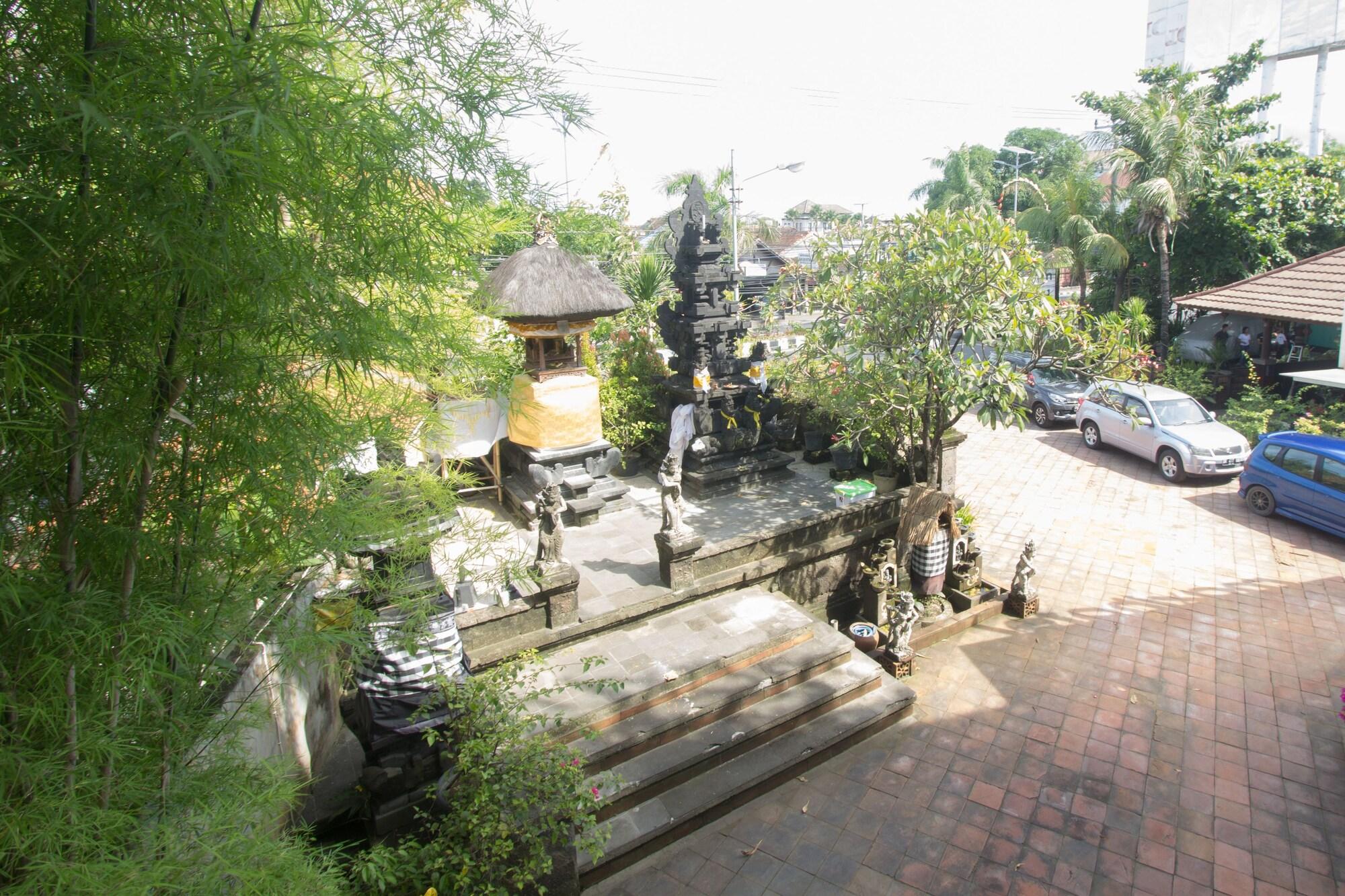 Maxi Hotel Kedonganan Jimbaran  Exterior photo