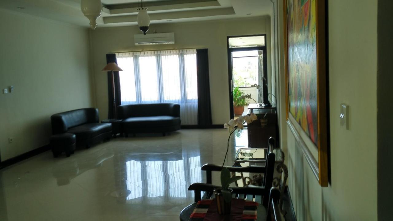 Maxi Hotel Kedonganan Jimbaran  Exterior photo